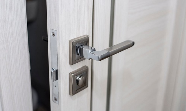 How to Unlock the Door Without Keys.jpg